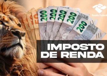 Leão ao lado de notas brasileiras de R$ 200 em leque e logo da Receita Federal.