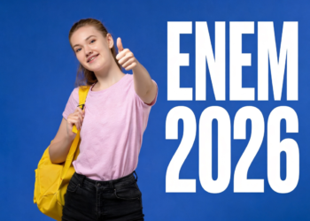 Estudante animada faz sinal de positivo ao lado do nome "ENEM 2026".