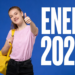 Estudante animada faz sinal de positivo ao lado do nome "ENEM 2026".