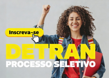 Estudante sorrindo ao lado da frase "Detran processo seletivo".