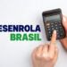 Mãos segurando calculadora e nome "Desenrola Brasil" em destaque.