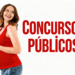 Mulher grávida sorridente com regata vermelha ao lado do texto "Concursos Públicos".