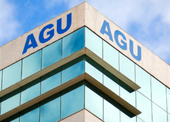 Agora, você se sente preparado para encarar esse desafio? Está de olho em alguma das carreiras específicas? Compartilhe sua experiência com outros candidatos e siga acompanhando as próximas movimentações no universo dos concursos públicos federais.
