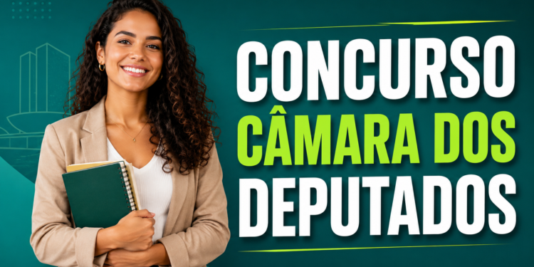 Jovem de cabelos cacheados, blazer bege e camiseta branca segurando cadernos ao lado do texto 'Concurso Câmara dos Deputados'.
