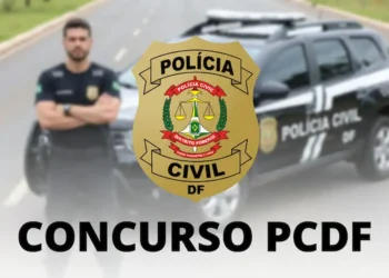 Imagem do concurso para delegado da PCDF com viatura, policial e brasão da Polícia Civil do Distrito Federal.