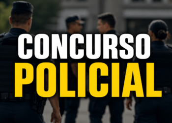 Quatro policiais fardados de costas em ambiente urbano com texto "CONCURSO POLICIAL" em destaque.
