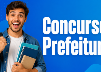 Jovem sorrindo segura cadernos coloridos com texto 'Concurso Prefeitura' em fundo azul vibrante.