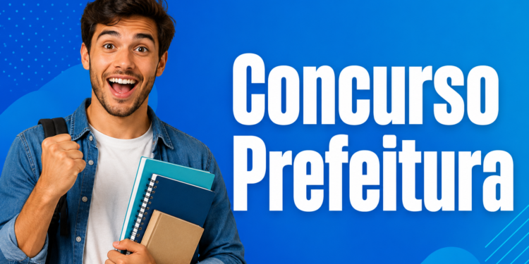 Jovem sorrindo segura cadernos coloridos com texto 'Concurso Prefeitura' em fundo azul vibrante.