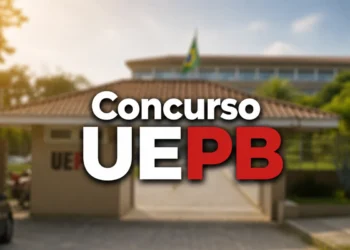 Entrada da Universidade Estadual da Paraíba com destaque para concurso público da UEPB com inscrições até domingo (03/05)