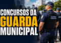 Agentes da Guarda Municipal enfileirados usando uniforme azul marinho, coletes táticos e bonés com inscrição GUARDA MUNICIPAL