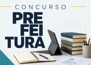 Mesa com tablet, caderno aberto, livros empilhados e canetas ao lado do texto "Concurso Prefeitura".