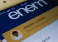 Tela de celular com aplicativo oficial do Enem aberto na opção de login para acompanhar o resultado do recurso da isenção 2026