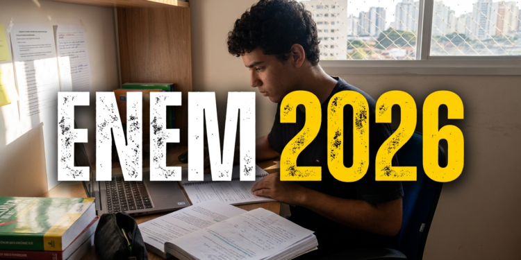 Jovem de cabelos cacheados estuda em mesa com livros, cadernos, notebook e texto "ENEM 2026" sobreposto.