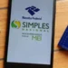 Tela de celular exibe logos da Receita Federal e do Simples Nacional para Microempreendedor Individual ao lado de calculadora cinza sobre mesa de madeira.