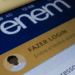 Tela de celular exibe aplicativo do Enem com botão Fazer Login em destaque