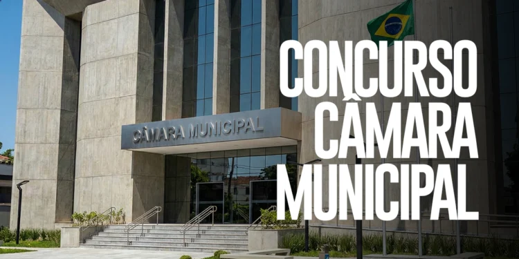 Fachada moderna do prédio da Câmara Municipal com bandeira do Brasil e arte com o texto "Concurso Câmara Municipal".