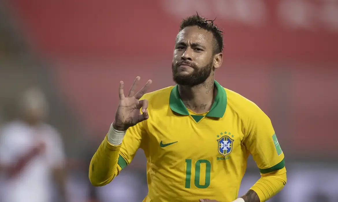 Jogador da Seleção Brasileira com a camisa 10 comemorando em campo, representando a convocação para a Copa do Mundo de 2026.