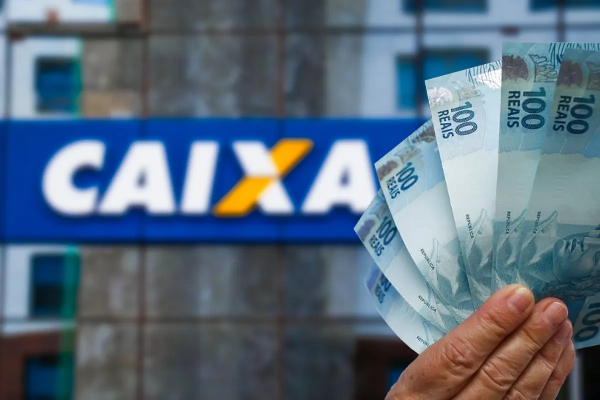 Cédulas de R$ 100 em frente a uma agência da Caixa, ilustrando pagamento de R$ 300 do programa Mães de Pernambuco.