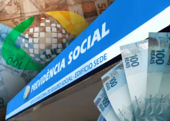 Composição com fachada da Previdência Social, logotipo do INSS e cédulas de cem reais