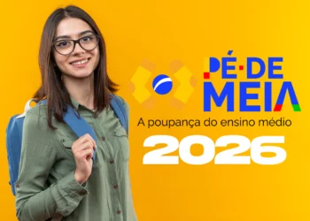Estudante com mochila, com logo do Pé-de-Meia 2026 ao lado, representando o calendário de pagamento de maio.