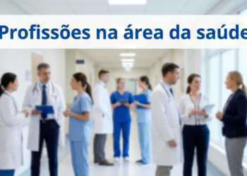 Profissionais de saúde em corredor de hospital, médicos de jaleco branco e enfermeiros de uniforme azul conversando.