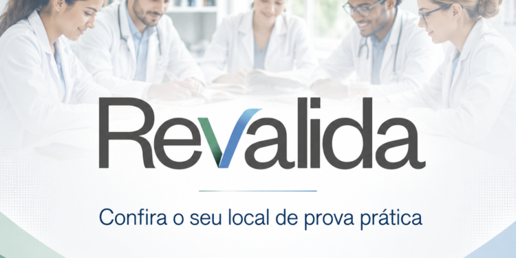 Cinco profissionais de jaleco branco reunidos em ambiente de estudo com logotipo Revalida e texto sobre prova prática