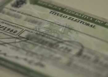 Título de eleitor brasileiro usado para ilustrar a reabertura do cadastro eleitoral em 2026