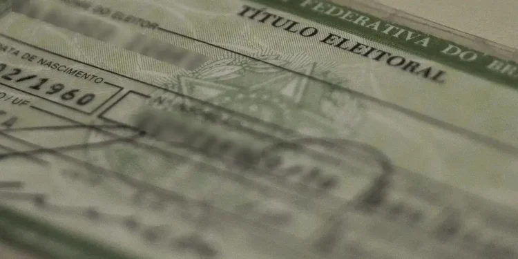 Título de eleitor brasileiro usado para ilustrar a reabertura do cadastro eleitoral em 2026