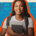 Estudante sorridente segurando livros e mochila em fundo azul com a marca Enem ao fundo.