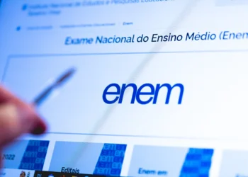 Tela com logotipo do Enem em destaque, relacionada ao pedido de isenção da taxa do Enem 2026.