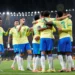 Jogadores da Seleção Brasileira comemorando em campo, representando a convocação dos atletas brasileiros para a Copa do Mundo de 2026.
