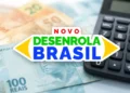 Logo do Novo Desenrola Brasil sobre dinheiro brasileiro desfocado e calculadora, representando simulador de renegociação de dívidas.