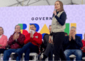 Autoridades em evento oficial do Governo do Brasil na Rua.