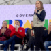 Autoridades em evento oficial do Governo do Brasil na Rua.