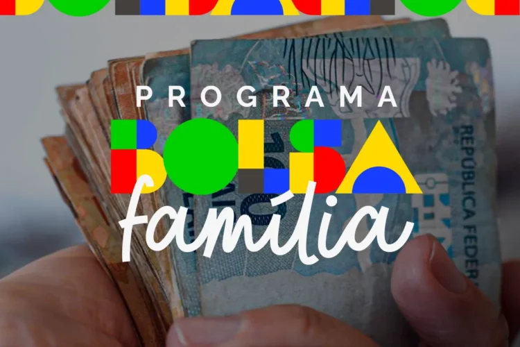Dinheiro do Bolsa Família Logo do programa Bolsa Família em destaque sobre notas de dinheiro brasileiro.