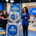 Apresentadora e equipe exibem bolas com números sorteados 15, 42, 68 e 91 na Loteria dos Sonhos das 15h45