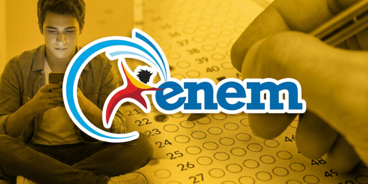 Jovem mexendo no celular com logo do Enem e prova em destaque.