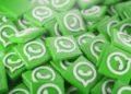 Usuário visualiza ícones do WhatsApp representando a nova função de nomes de usuário que substitui o número de telefone.