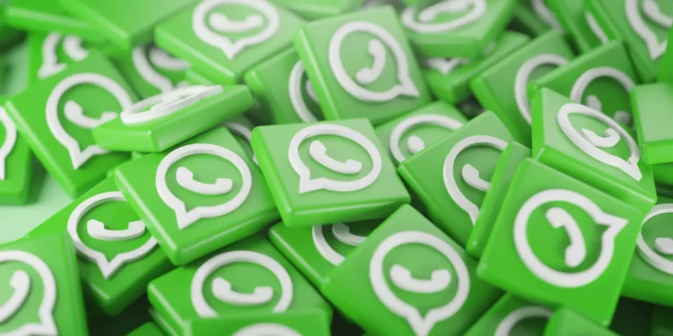 Usuário visualiza ícones do WhatsApp representando a nova função de nomes de usuário que substitui o número de telefone.