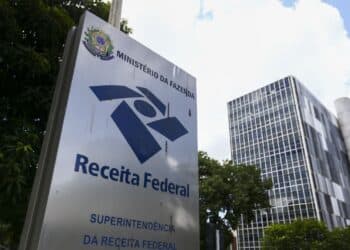 Placa da Receita Federal, órgão responsável pela implantação do CNPJ alfanumérico