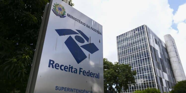 Placa da Receita Federal, órgão responsável pela implantação do CNPJ alfanumérico