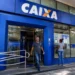 Fachada de agência da Caixa Econômica Federal, representando o período de alteração nos horários das loterias durante a Copa do Mundo de 2026.