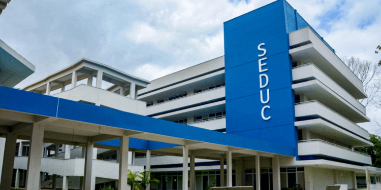 Fachada do prédio da Secretaria de Educação do Pará (SEDUC PA).
