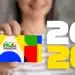 Mulher brasileira segurando cartão do Bolsa Família 2026 em primeiro plano, representando os pagamentos desta semana, entre 22 e 26 de junho.