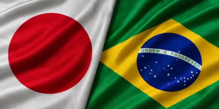Bandeiras do Brasil e do Japão lado a lado, representando o confronto decisivo pelo mata-mata da Copa do Mundo de 2026.