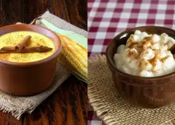 Duas tigelas de sobremesa de milho em destaque, representando canjica e mungunzá, com canela em pau e acabamento rústico em ambiente de festas juninas.