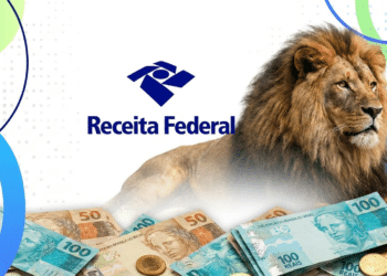 Leão símbolo da Receita Federal ao lado da logomarca e cédulas de real, representando o recorde do Imposto de Renda 2026