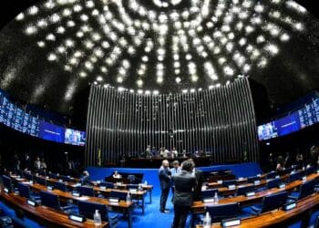 Plenário do Congresso Nacional, onde os parlamentares decidirão se mantêm ou derrubam o veto ao Contrato do Primeiro Emprego