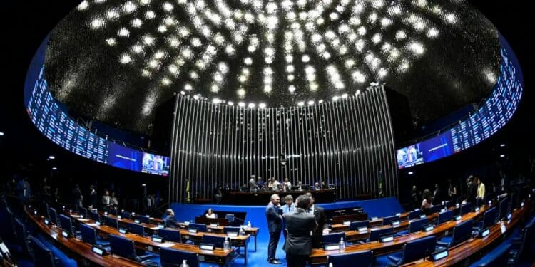 Plenário do Congresso Nacional, onde os parlamentares decidirão se mantêm ou derrubam o veto ao Contrato do Primeiro Emprego.