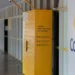 Unidade dos Correios com locker amarelo para retirada de encomendas em destaque, relacionada ao resultado do processo seletivo de 2026.